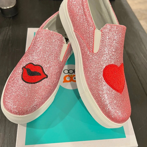 Hoo Family Other - Hoo Family | Pink Ruby Heart & Lips Slip-On Sneaker - Girls size 4